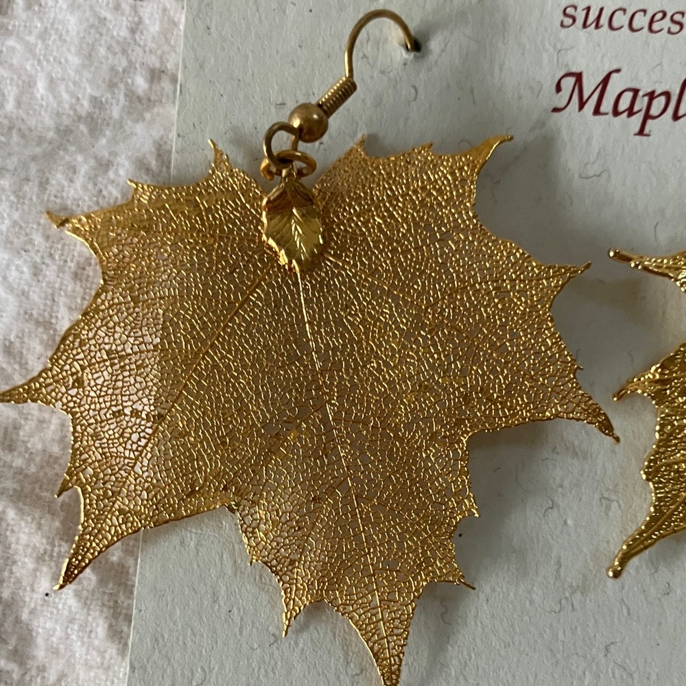Real Maple Leaves Covered with 18K Gold Hand-crafted Vintage Earrings - Picture 5 of 6